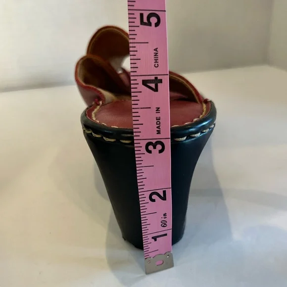 Born Red Leather Cushioned Wedge with Toe Strap Sandals Size 8 - Picture 13 of 15